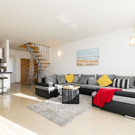 Holiday Appartment Tessa Porec Esterno foto