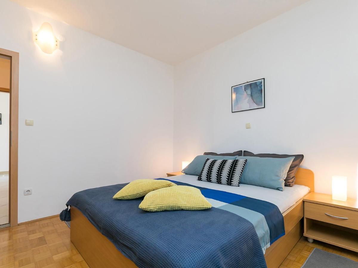 Holiday Appartment Tessa Porec Esterno foto