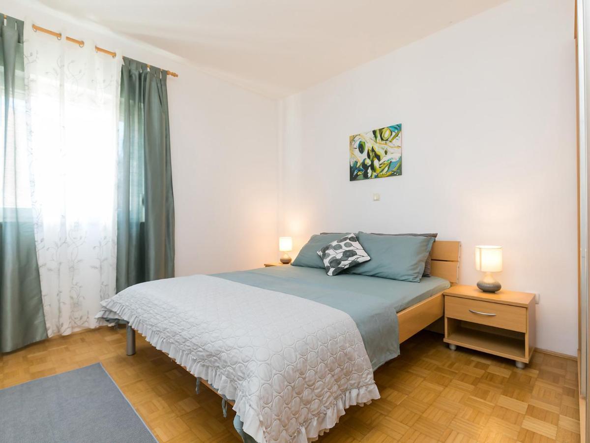 Holiday Appartment Tessa Porec Esterno foto