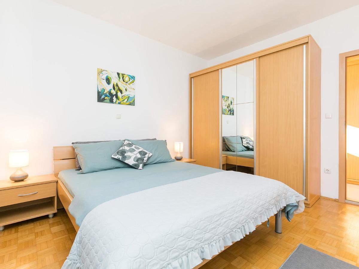 Holiday Appartment Tessa Porec Esterno foto